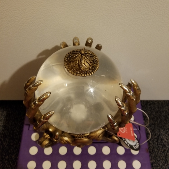 CRYSTAL BALL SKULL LIGHT  MOTION SOUND SNOW GLOBE - Picture 5 of 7